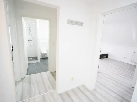 2 frisch renovierte Wohnungen mit schönem Garten und super Anbindung - 6