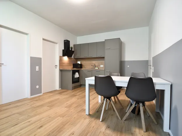 +80 Betten ganzes Haus oder Apartments + Linz-Wels-Steyr-Umgebung mit Parkplatz, TOP Lage!