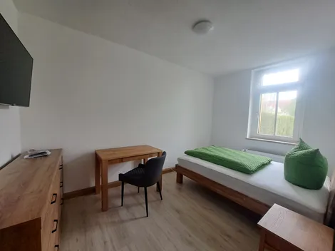 Hotel zum Hirsch - HOTEL & WOHNUNGEN für MONTEURE - Frühstück ab 6 Uhr - Selbstversorgerküche - 10