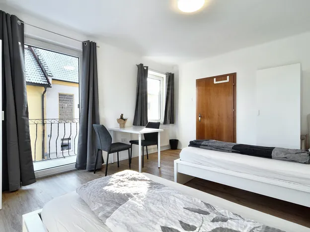 60 Betten ganzes Haus oder Apartments + Linz-Wels-Steyr-Umgebung mit Parkplatz, TOP Lage!