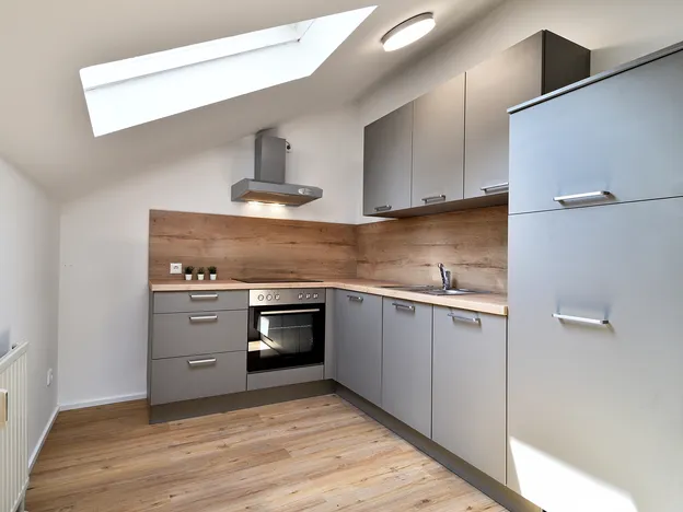 60 Betten ganzes Haus oder Apartments + Linz-Wels-Steyr-Umgebung mit Parkplatz, TOP Lage!