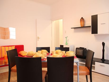 Raisa Apartments 1100