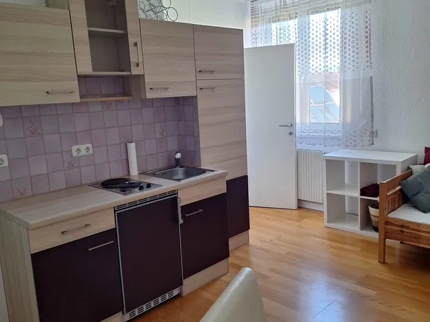 Zentrale 38 m2 Wohnung mit eigenem Schlafzimmer