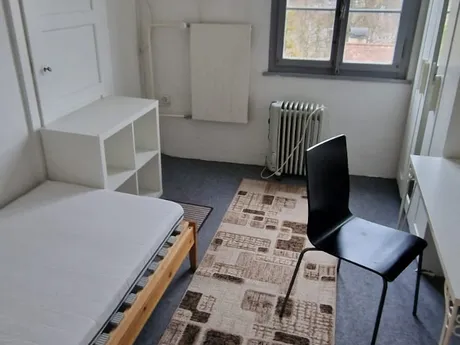 Schöne möblierte Zimmer in Nähe zum Bahnhof | Beautiful furnished rooms in shared flat near the train station