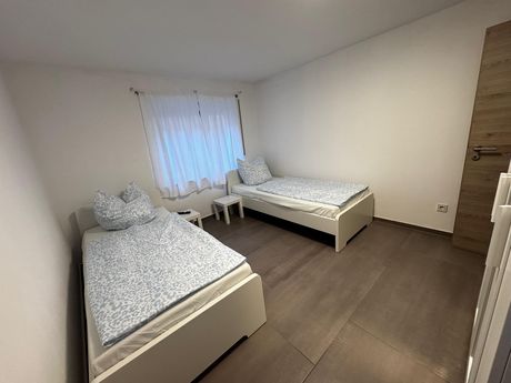 91341 Röttenbach - Moderne Monteuerszimmer