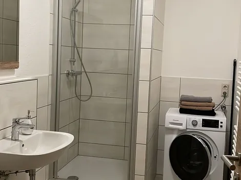 Monteur Unterkünfte Wohnung oder Haus eigene Küche Bad Wifi 1-15 Personen - 4