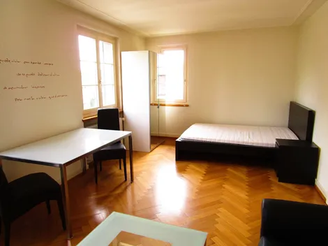 Schöne möblierte Zimmer in Nähe zum Bahnhof | Beautiful furnished rooms in shared flat near the train station