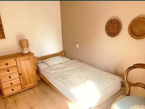 Noclegi przy fabryce Mercedesa - 6