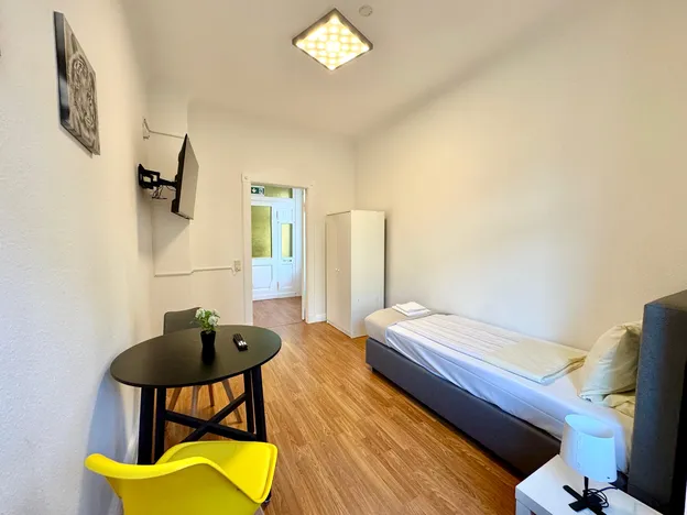 Mehrere Wohnung am Hansaring mit privaten Parkplätze auch für Transporter