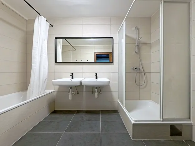 60 Betten ganzes Haus oder Apartments + Linz-Wels-Steyr-Umgebung mit Parkplatz, TOP Lage!