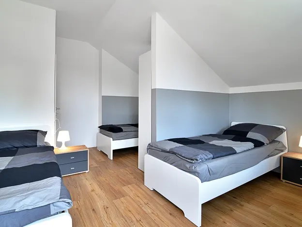 60 Betten ganzes Haus oder Apartments + Linz-Wels-Steyr-Umgebung mit Parkplatz, TOP Lage!