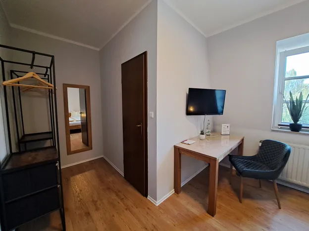 Hotel zum Hirsch - HOTEL & WOHNUNGEN für MONTEURE - Frühstück ab 6 Uhr - Selbstversorgerküche