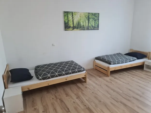 Momteurzimmer Apartmentam Bahnsteig