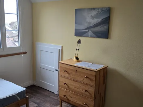 Schöne möblierte Zimmer in Nähe zum Bahnhof | Beautiful furnished rooms in shared flat near the train station