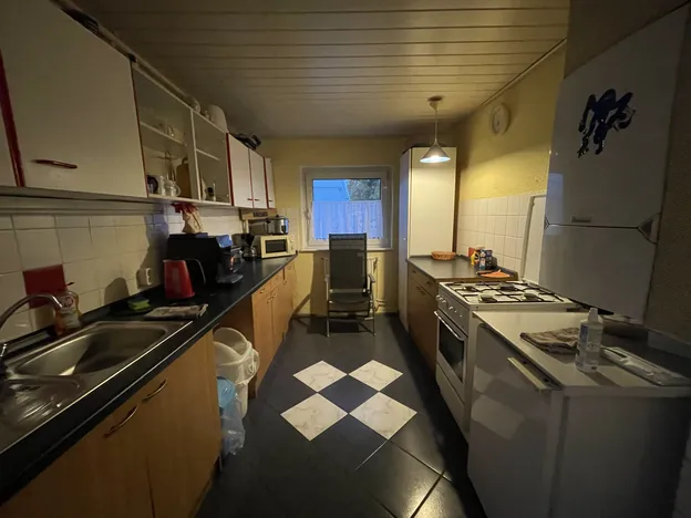 Haus mit 3 Zi , Garten, Parkplatz