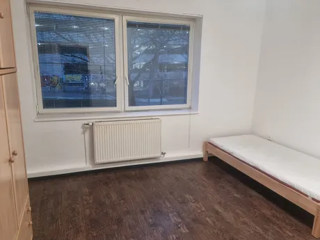 70182 Stuttgart - renoviertes Monteur-/Handwerkerzimmer