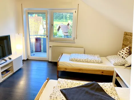 Ab 11,21 pP, Vollausstattung, schnelles Internet, TV + Netflix, bequeme Betten, Küche, Balkon