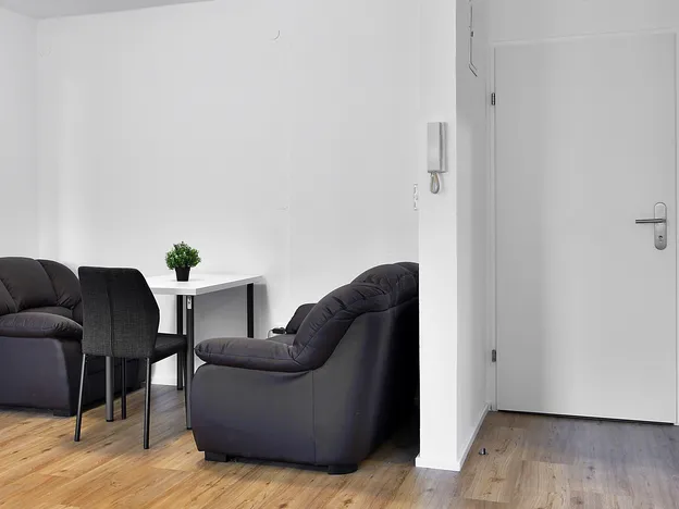 +80 Betten ganzes Haus oder Apartments + Linz-Wels-Steyr-Umgebung mit Parkplatz, TOP Lage!