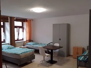 70 möblierte Zimmer / App. und Wohnungen