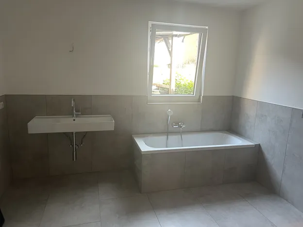 140 QM ERDGESCHOSS WOHNUNG 6-7 PERS. MONTEURE / MESSEGÄSTE ODER FERIENWOHNUNG