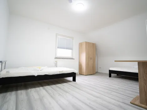 2 frisch renovierte Wohnungen mit schönem Garten und super Anbindung - 8