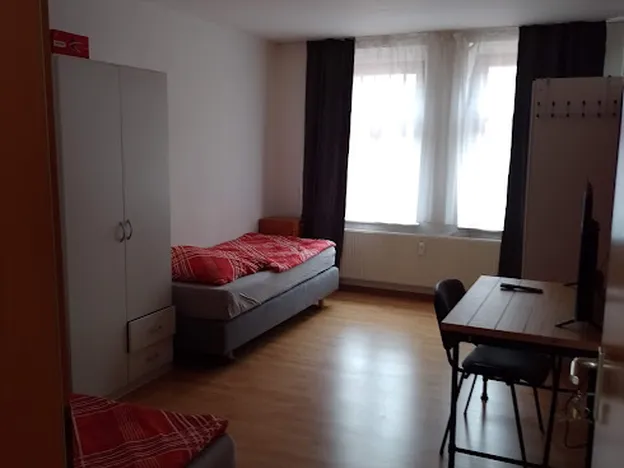 70 möblierte Zimmer / App. und Wohnungen