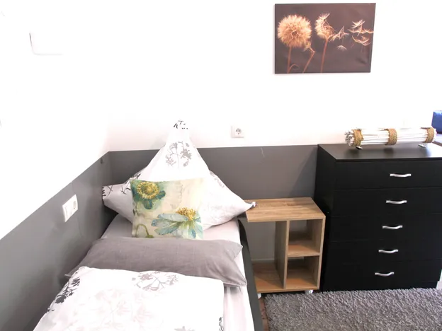 Monteurzimmer und Ferienwohnungen nahe Bonn – Ferienwohnungskomplex „Monteurglück" in Remagen