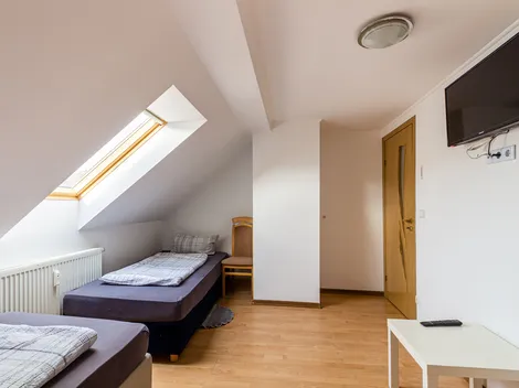 GRUPPENUNTERKÜNFTE IN WOLFEN - PRIVAT - Ganzes Haus - 8