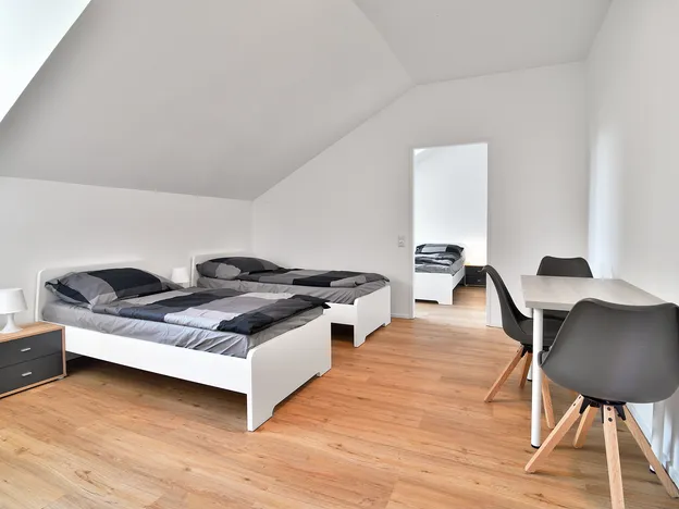 60 Betten ganzes Haus oder Apartments + Linz-Wels-Steyr-Umgebung mit Parkplatz, TOP Lage!