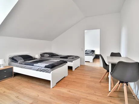 +80 Betten ganzes Haus oder Apartments + Linz-Wels-Steyr-Umgebung mit Parkplatz, TOP Lage!