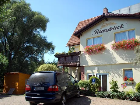 09328 Lunzenau - Zimmer und Ferienwohnungen "Burgblick"