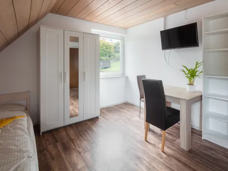 Komfortable Unterkunft (ganzes Haus) direkt an der A8 - 6