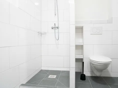 2 frisch renovierte Wohnungen mit schönem Garten und super Anbindung - 9