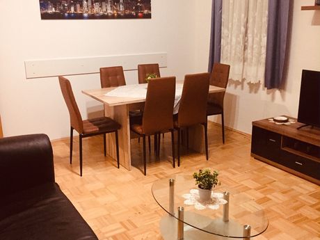 Ferienwohnungen "Am Theater" - top Ausstattung, bis zu 12 Personen