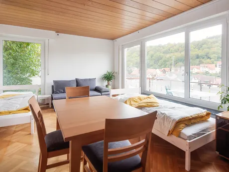 Komfortable Unterkunft (ganzes Haus) direkt an der A8