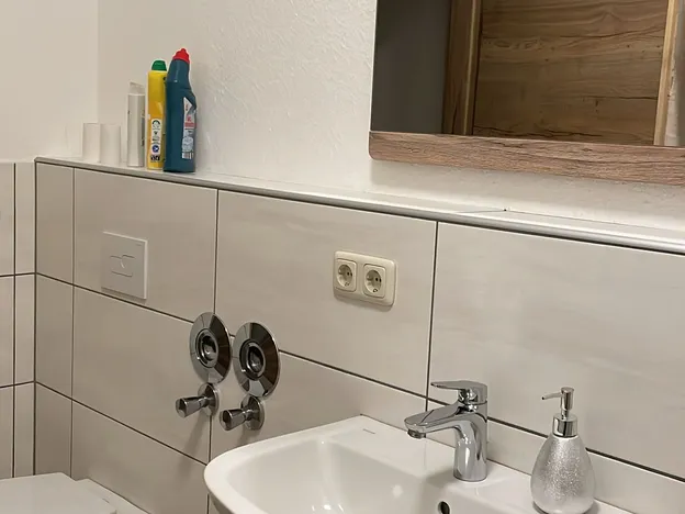 Monteur Unterkünfte Wohnung oder Haus eigene Küche Bad Wifi 1-15 Personen