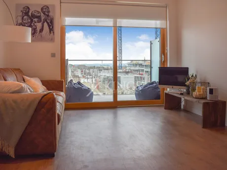 IG11 0YD London - Jay&Zees Suite