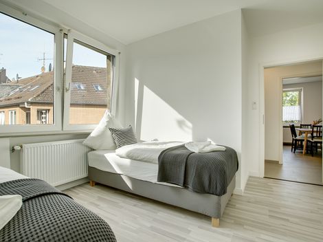 Monteurwohnung Mindestmietzeit: 3 Monate/ Fitter Apartment Minimum rental period: 3 months, 16 €