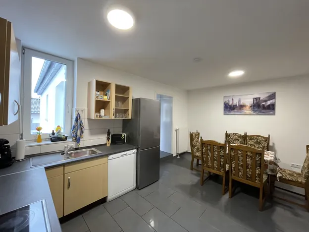 4-Zimmer-Wohnung (ca. 90 qm), vollmöbliert und ausgestattet