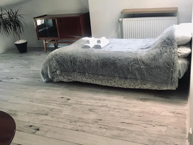 MANAGEMENT/EMPLOYEE-HOTEL„Jak u Pana Boga za Piecem” Kraków Stare Miasto Tanie noclegi pracownicze różne standardy