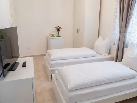 KWATERA24 | Monteurwohnung | Obertshausen | 1-4 Personen | WIFI & Parken | 24/7h