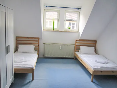 Helles 3-Bett-Zimmer in einer 4-Zimmer-WG-Wohnung (ID 219/WE5/Z4)
