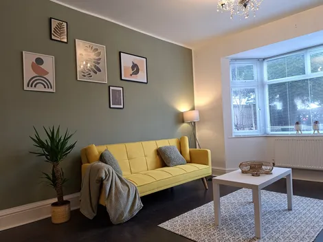 4 bedroom house with parking