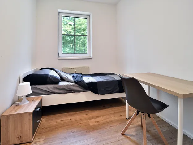 60 Betten ganzes Haus oder Apartments + Linz-Wels-Steyr-Umgebung mit Parkplatz, TOP Lage!