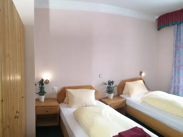 Kirchschlagerhof Monteurzimmer & Apartment