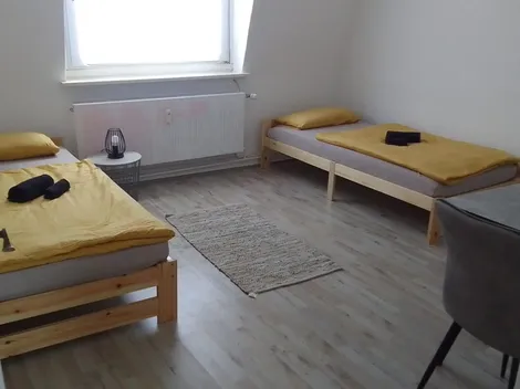 LuettHus.de Neumünster 2 mal 4 Betten - 3