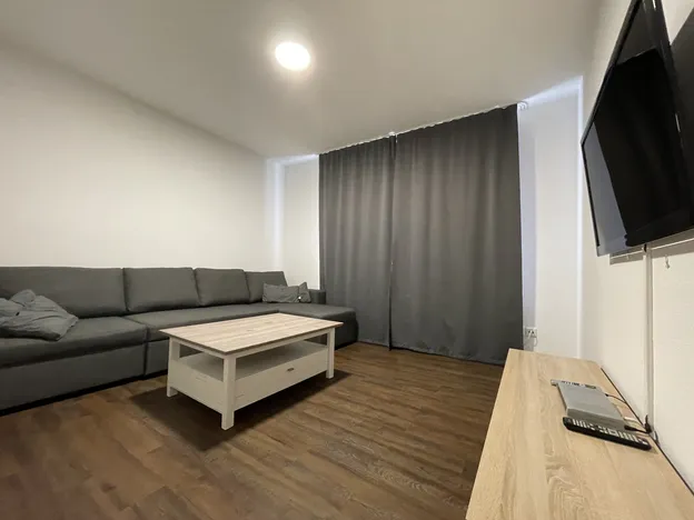 4-Zimmer-Wohnung (ca. 90 qm), vollmöbliert und ausgestattet