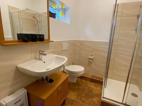 Freistehendes Haus mit 3 Einzelzimmer und 2 Badezimmer - 2