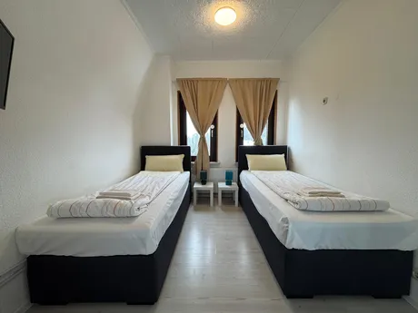 Unterkünfte nahe Einfelder See,