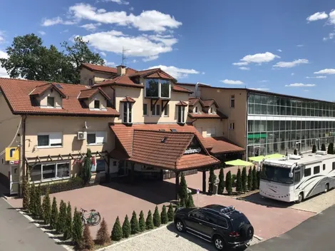 Hotel Dworek Tanie Noclegi